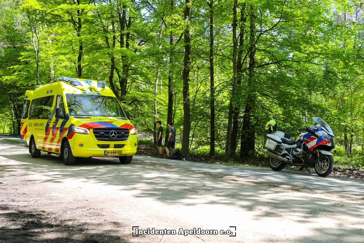 Vrouw gewond na val met fiets in het bos in Hoog Soeren